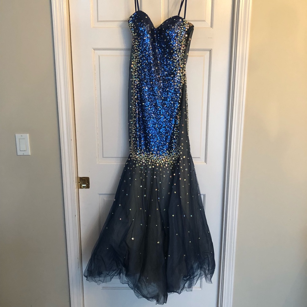 • LONG SEQUENCE DRESS •